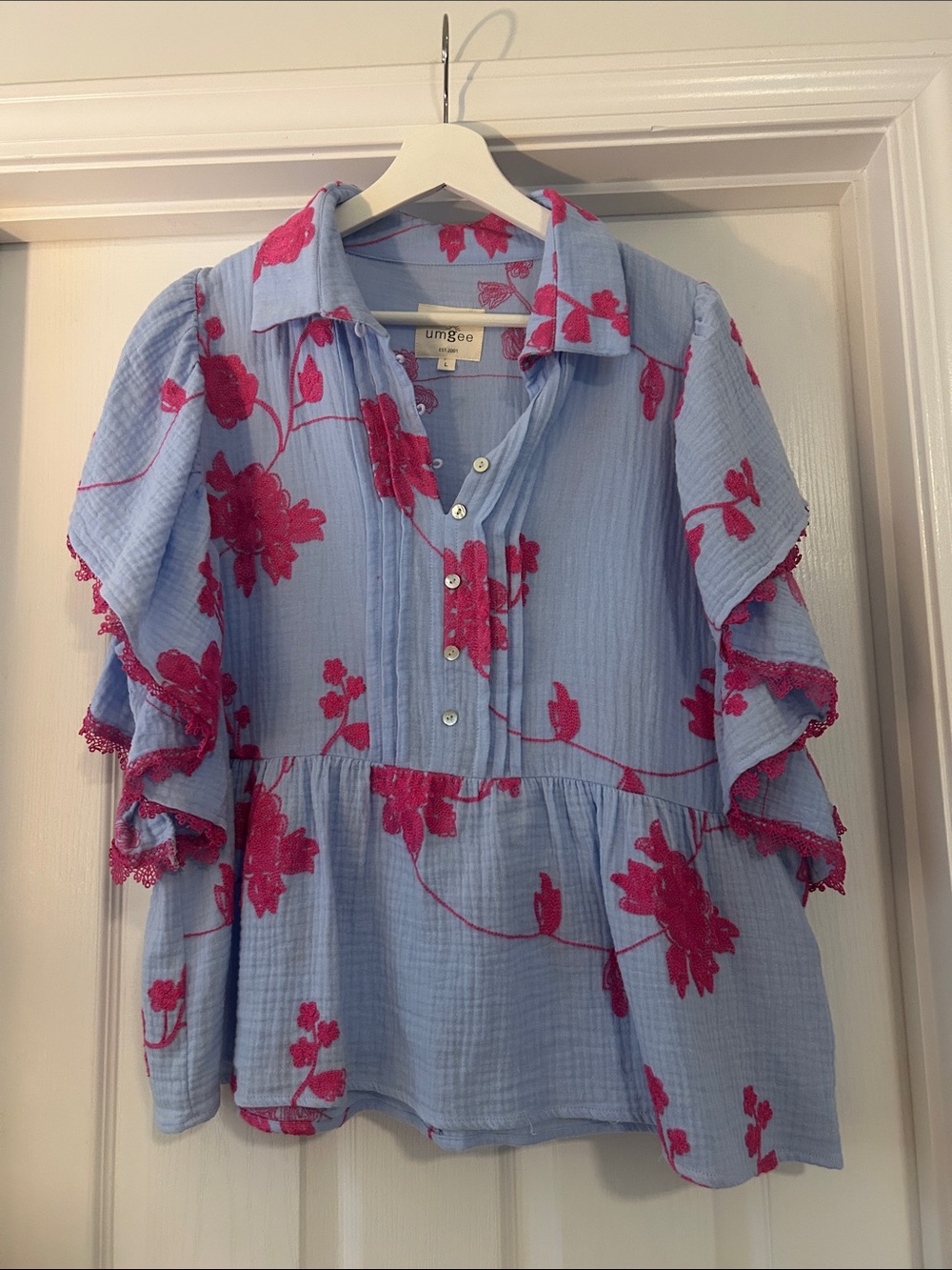 Umgee Blue and Pink Floral top